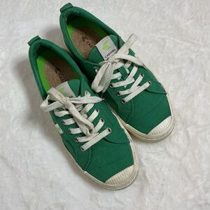 Cariuma Green Canvas Sneakers with White Details